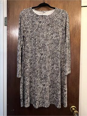 Old Navy Black & White Leopard-Print Long Sleeve Dress